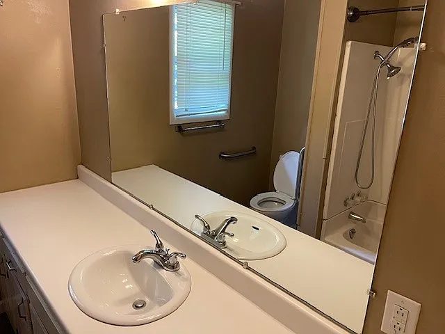 2451 S Meadowbrook Ave — Photo 9