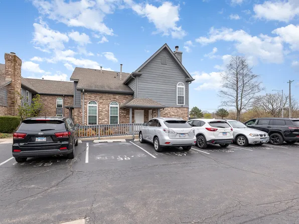 15 Foxcroft Rd APT 203, Naperville, IL 60565