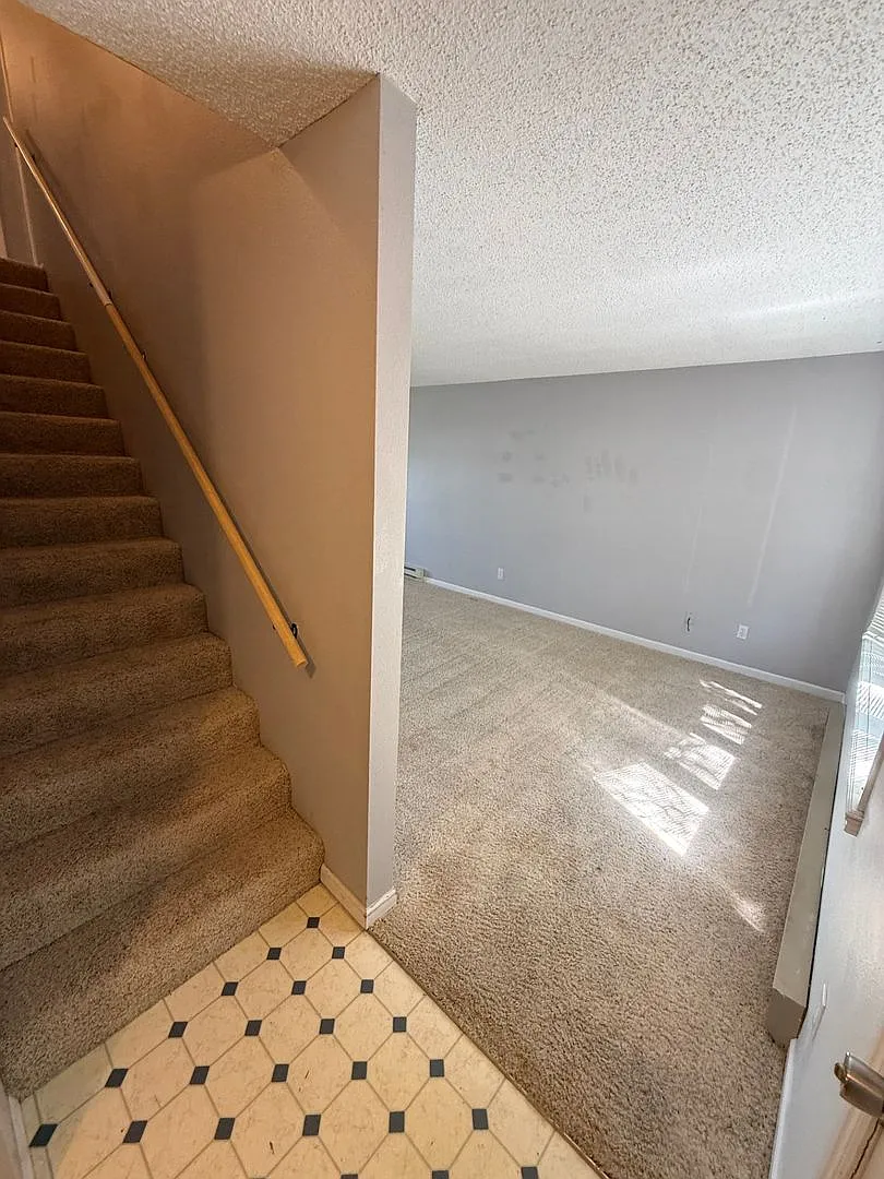 3 Bedroom, 1.5 Bathroom Townhouse Next to High School and Middle School — Photo 3
