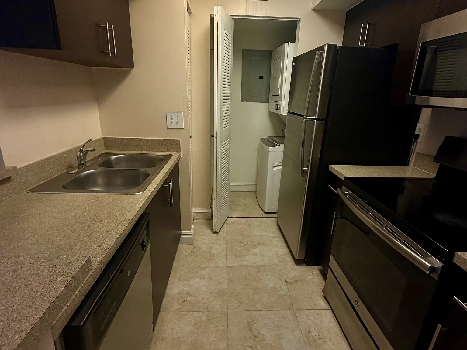 2 bed, 1176 sqft, $2,155 — Photo 3