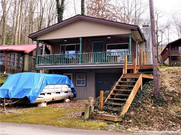 3160 Rockwood Dr SW, Carrollton, OH 44615