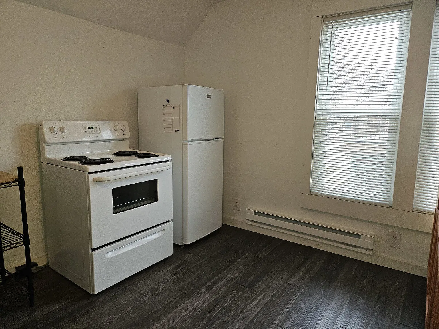 1 bed, 1.0 bath, 600 sqft, $976 — Photo 3