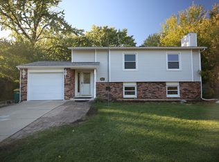 706 Golfview Ter, Buffalo Grove, IL 60089