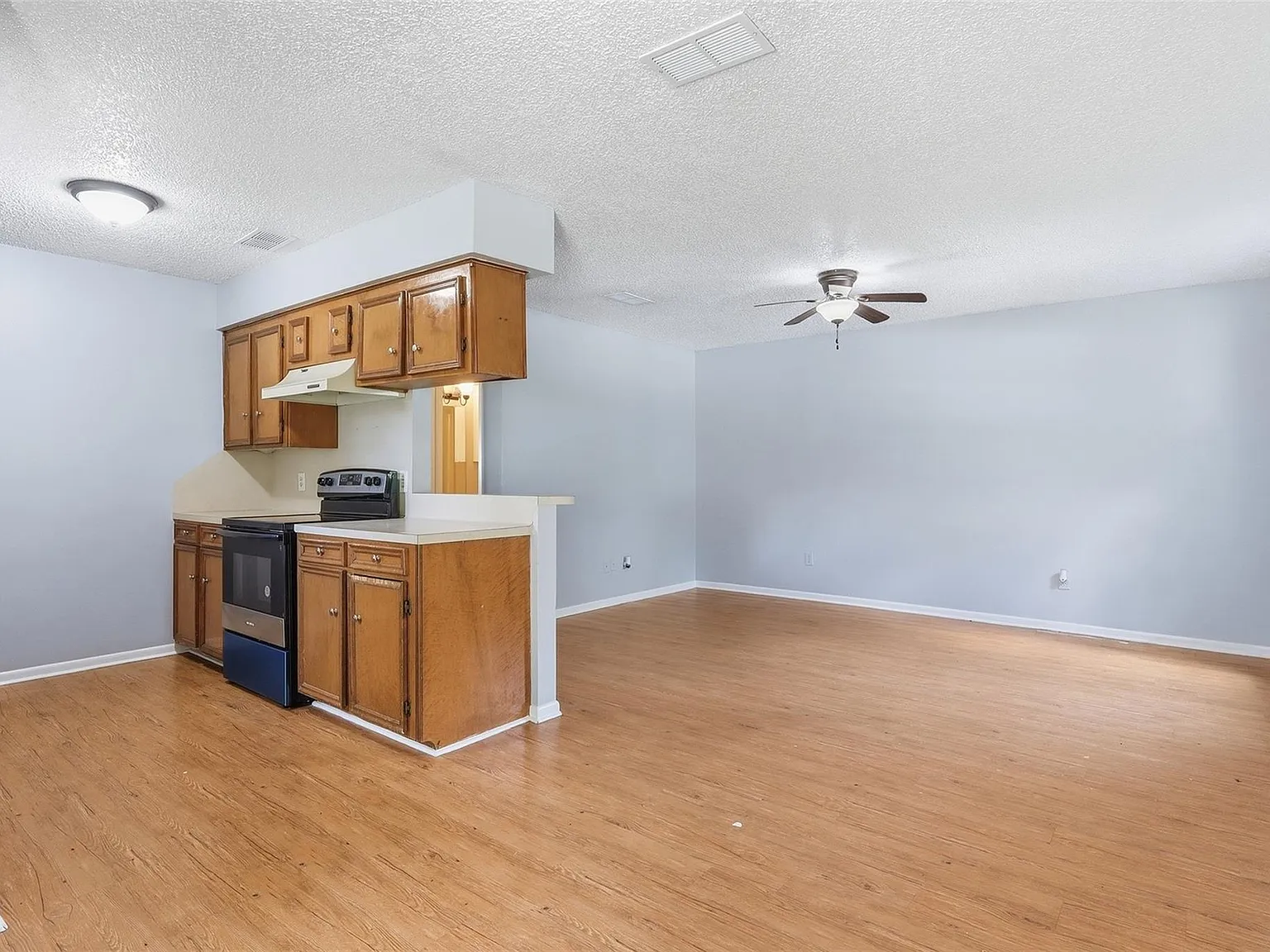 2 bed, 1.0 bath, 1716 sqft, $1,400 — Photo 3