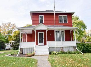 330 S 8th St, Bird Island, MN 55310