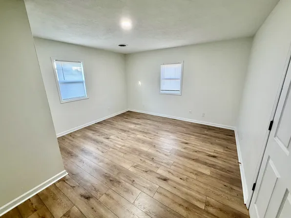 700 W North St #3, Greenfield, IN 46140