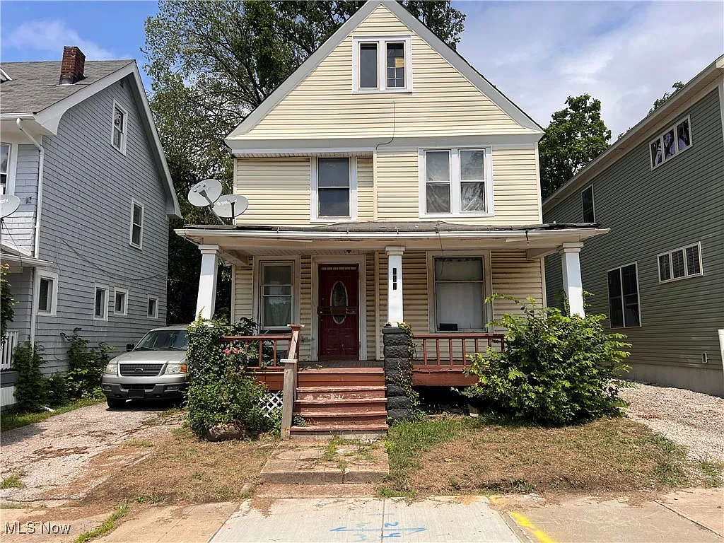 1875 Woodlawn Ave photo 1