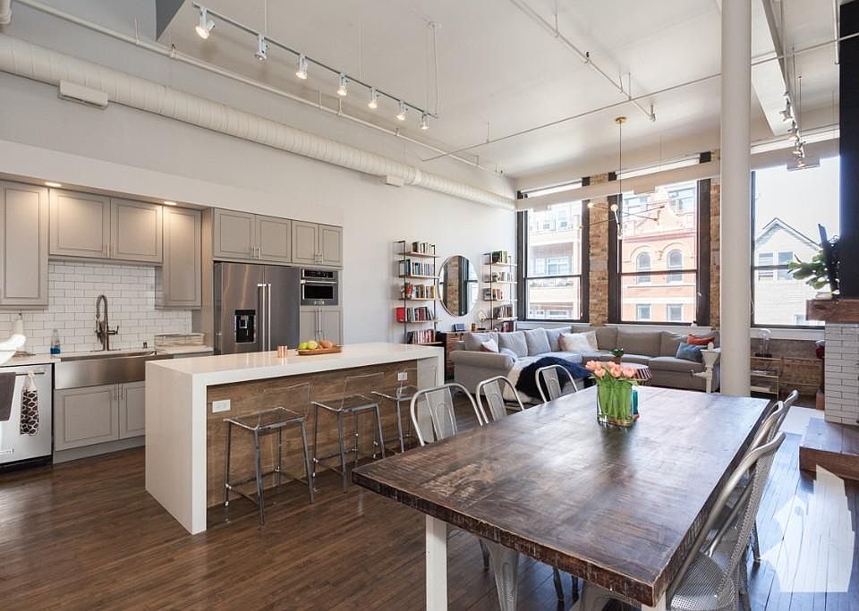 1st image of 3022 N Lincoln Ave #F