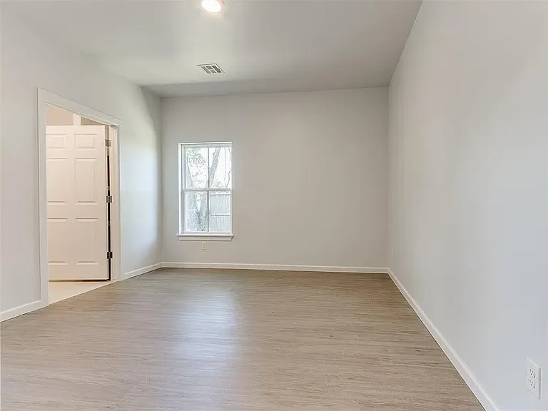 125 Jennifer Ave — Photo 11