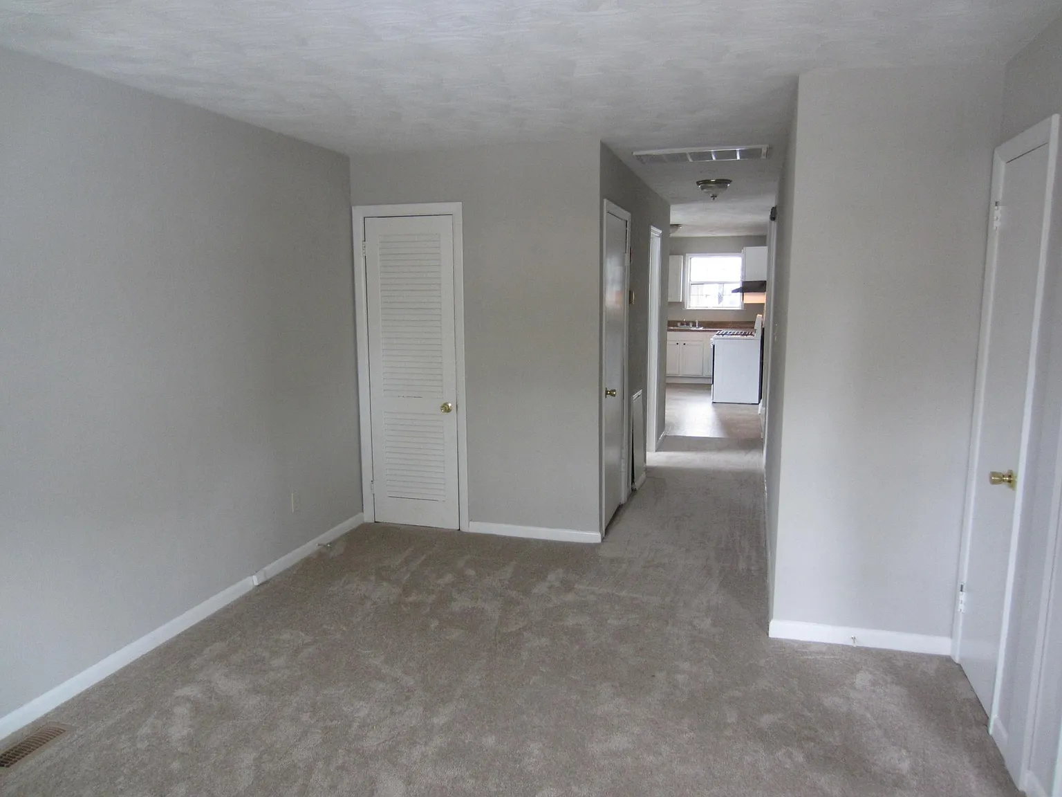 3 bed, 957 sqft, $1,500 — Photo 2