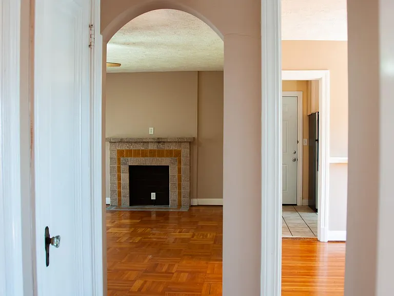 900 Audubon Pkwy #4 — Photo 2
