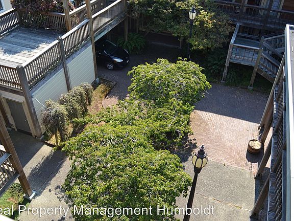 5th image of 212 E St APT 315