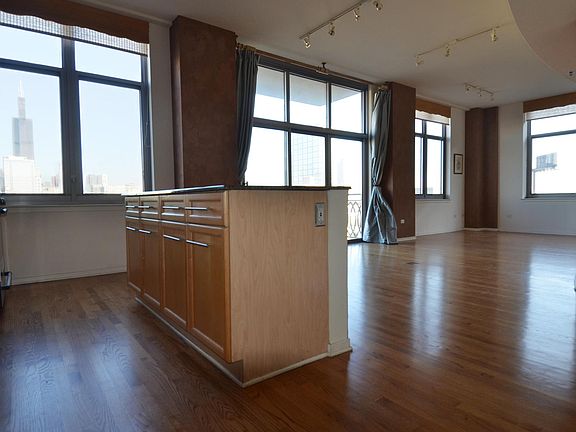 Kitchen/Main Living space