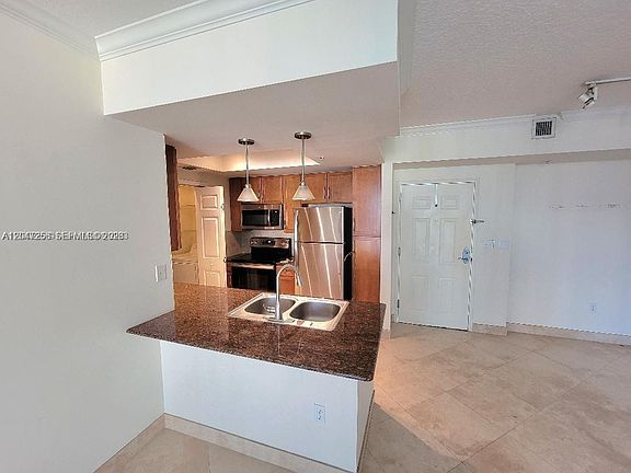 2nd image of 2000 N Bayshore Dr APT 707