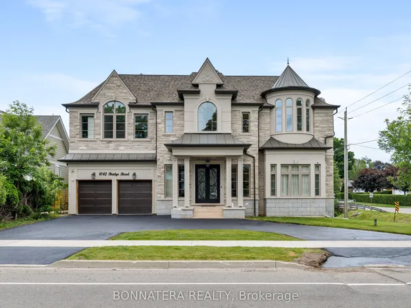 1042 Bridge Rd, Oakville, ON L6L 2B5