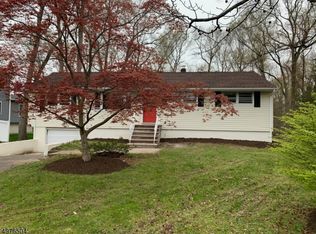 272 Horseneck Rd, Fairfield, NJ 07004