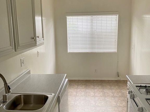 3rd image of 1536 Brockton Ave #4
