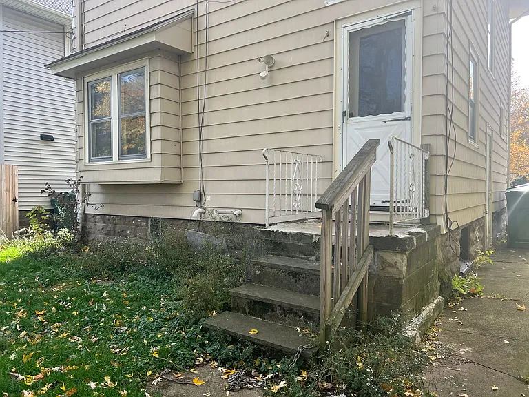 768 Flower City Park — Photo 54