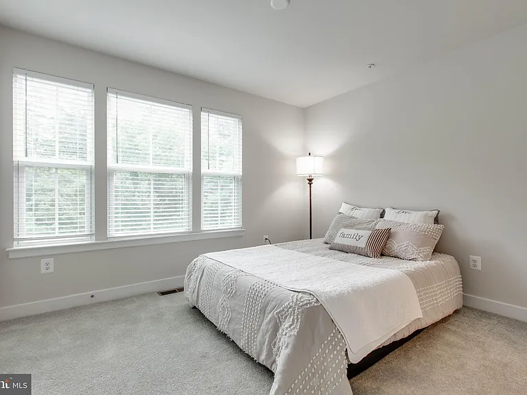 7523 Bharat Way — Photo 31