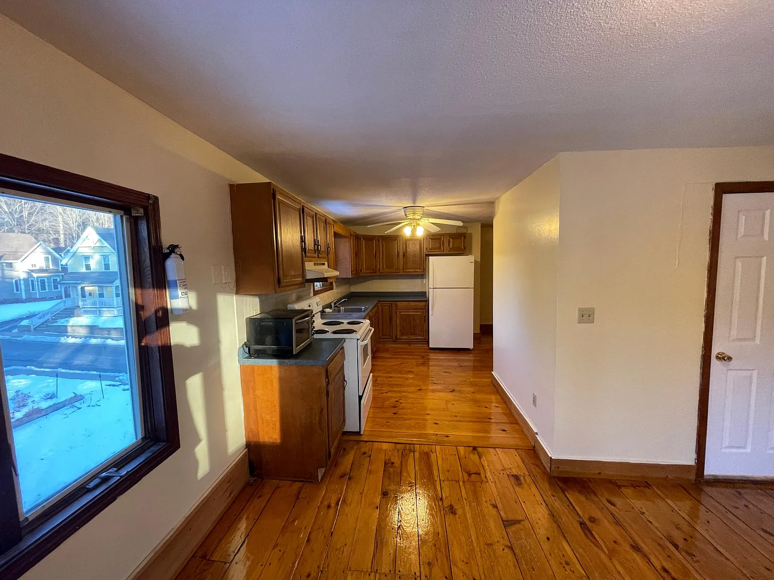 2 bed, 750 sqft, $895 — Photo 2