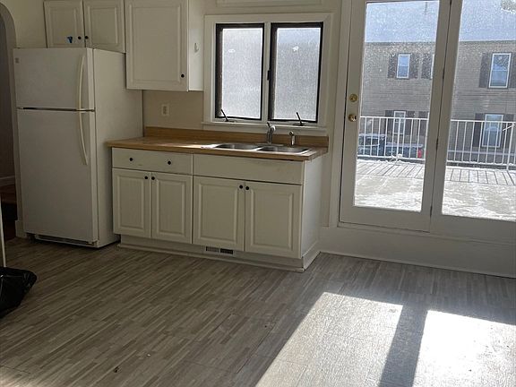 3rd image of 179 Waterford St