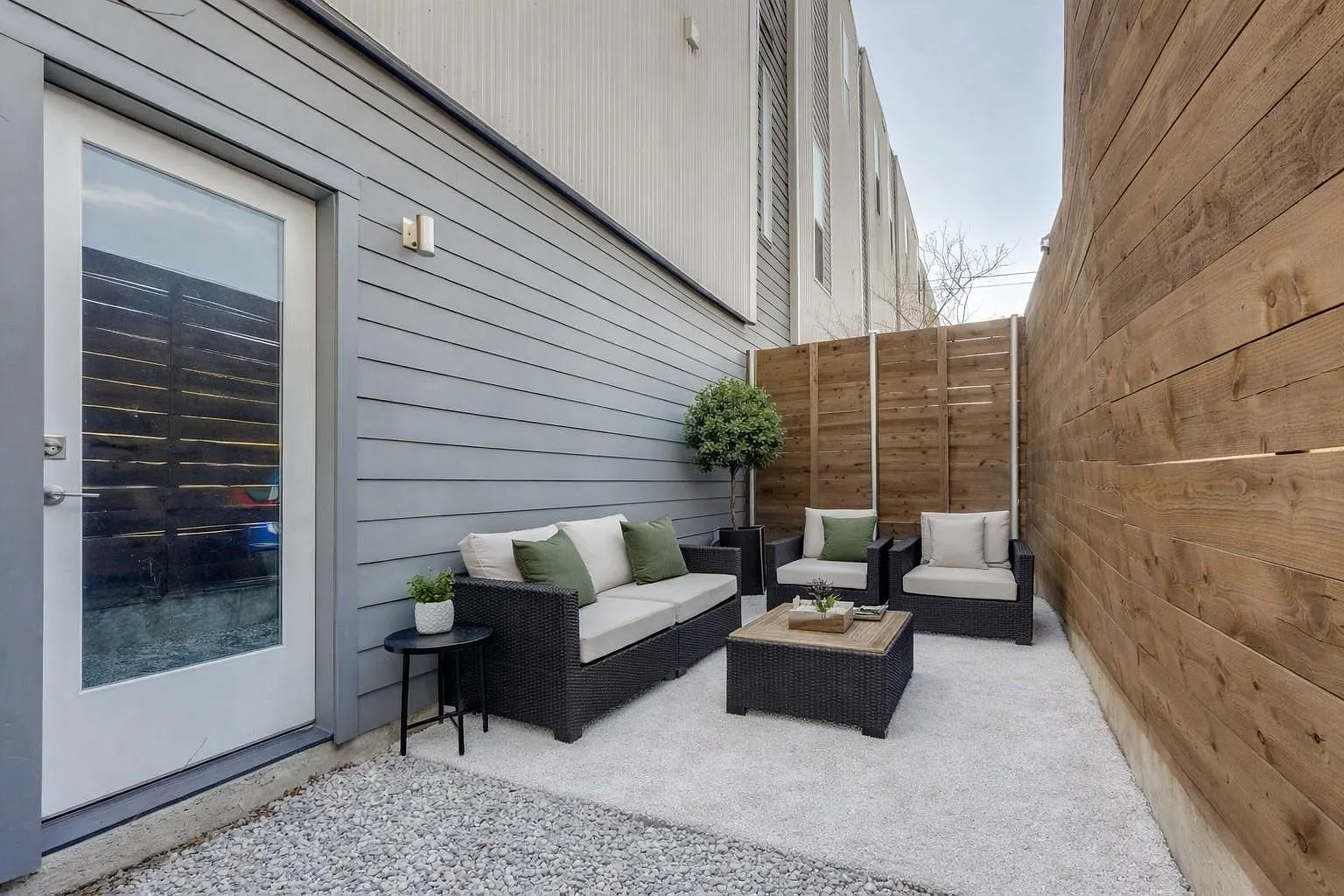2 bed, 1417 sqft, $2,850 — Photo 2