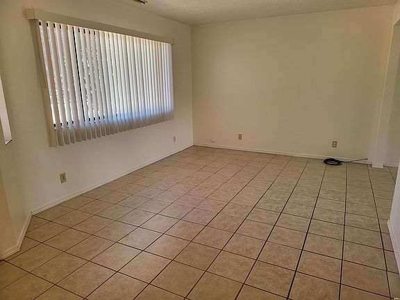5th image of 1905 Mountain View Dr