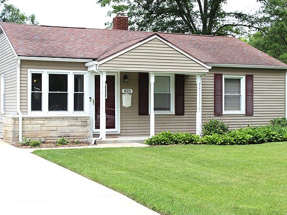 3rd image of 823 Northwood Dr