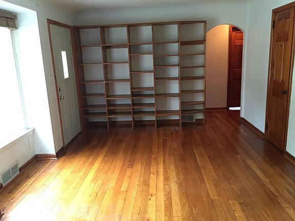 3rd image of 302 Garland Ave