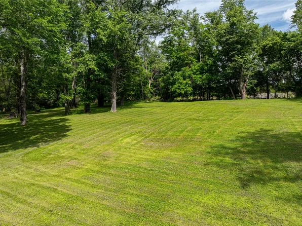 60 Woodrow Dr, Hickory, PA 15340