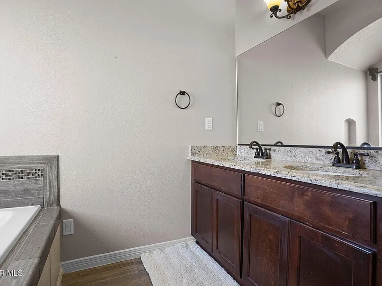 3749 Loma Adriana Dr — Photo 21