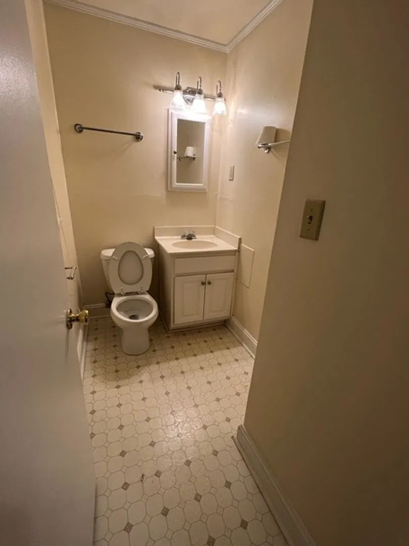 3 BR, 1.5 BA House- Great Location! — Photo 4