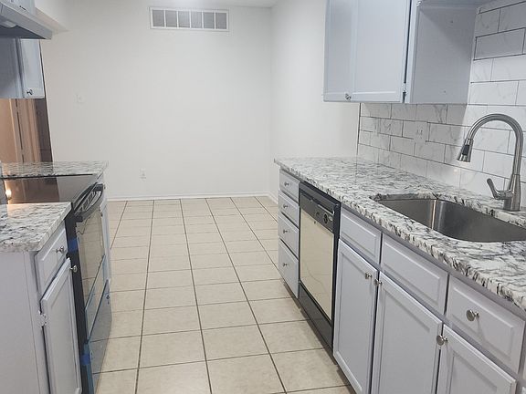 3rd image of 3725 Hulen Park Cir