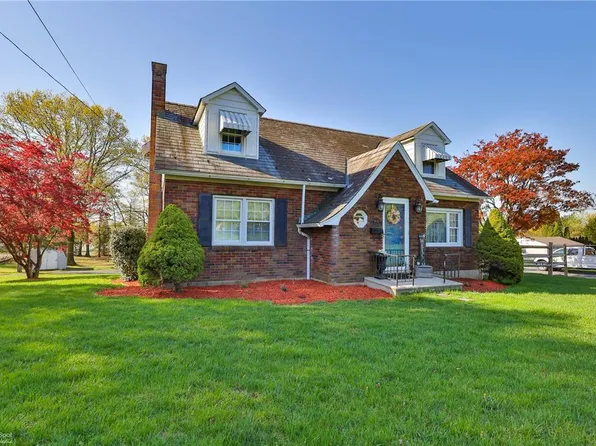 1030 Blue Valley Dr, Pen Argyl, PA 18072