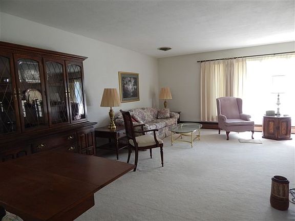 Formal living/dining room