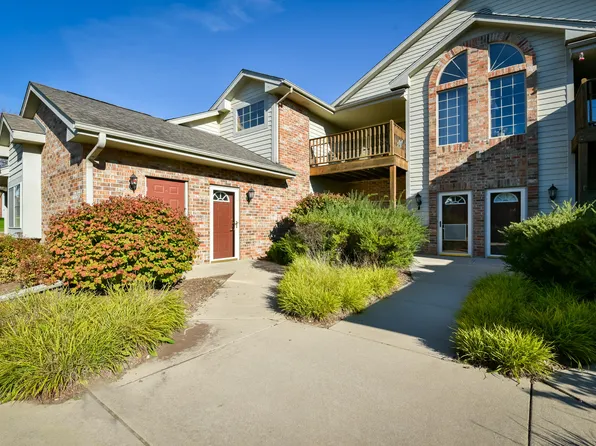 628 Hillcrest Rd, Saukville, WI 53080