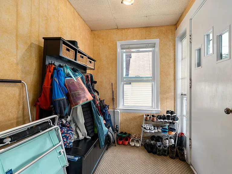 27 Siren St #1 — Photo 11