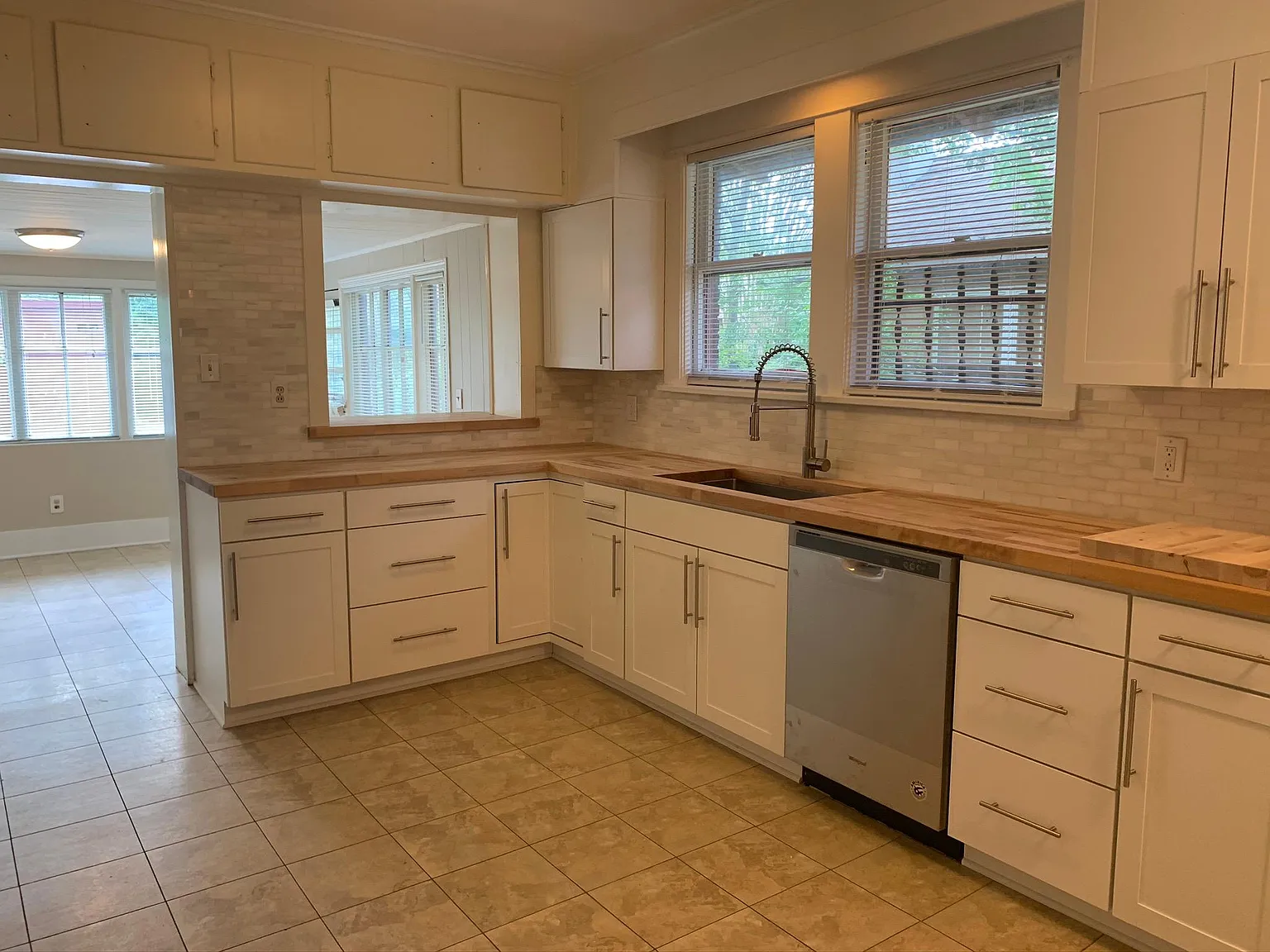 915 Kensington Pl — Photo 4