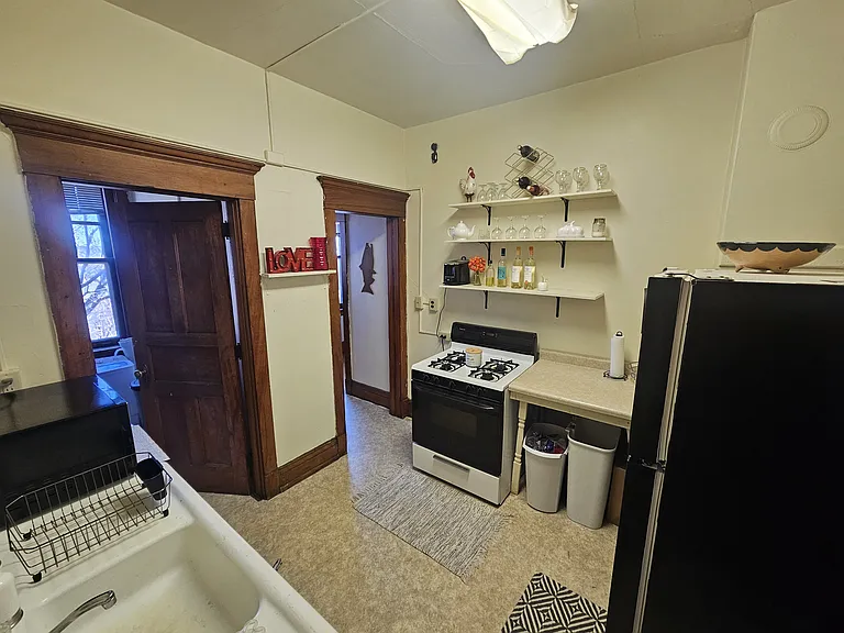 731 E 1st St #8 — Photo 5