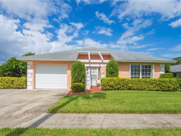 210 N Grove Isle Cir, Vero Beach, FL 32962