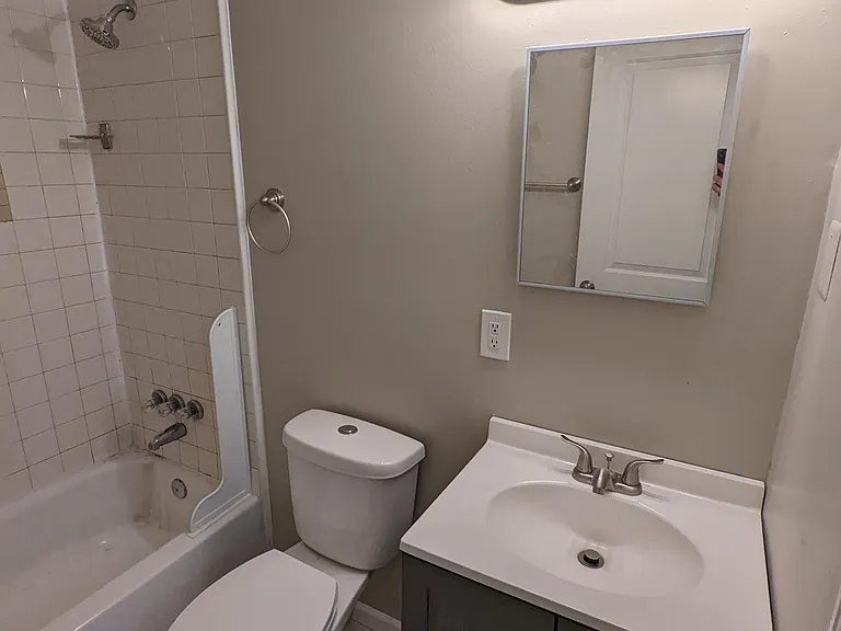 1335 Hunter Ave — Photo 8