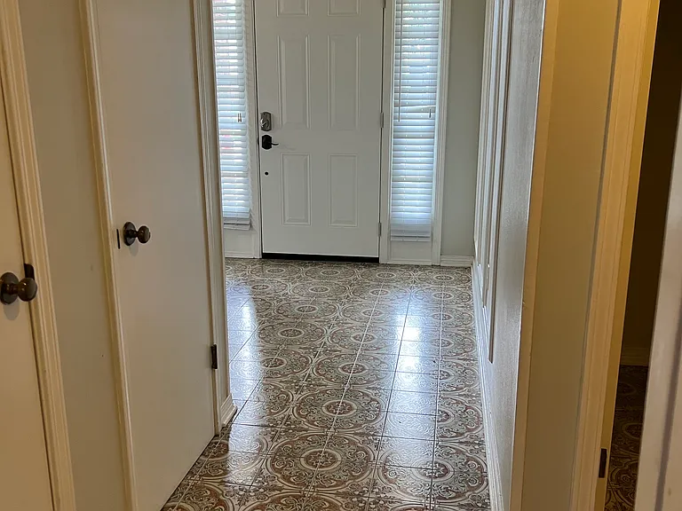 14 Yellowstone Dr — Photo 1