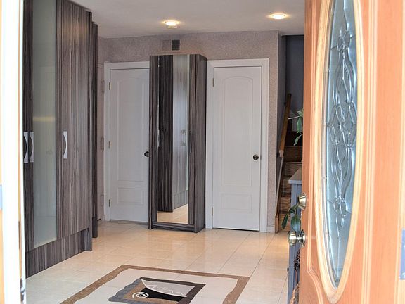4th image of 129 Duer Ave