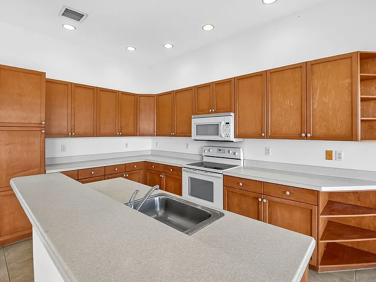 2431 Westmont Dr — Photo 17