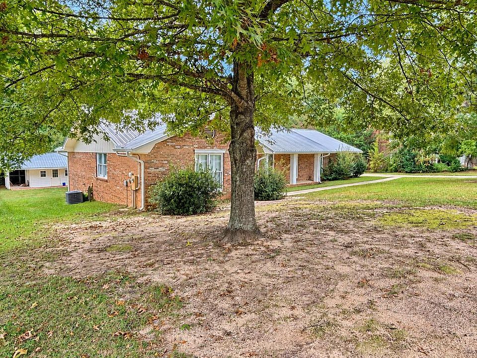 2nd image of 1134 Appian Way