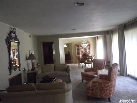 4th image of 9357 N Hickory Ave