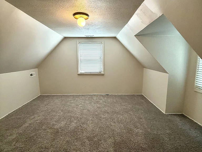 7724 Walnut St — Photo 5