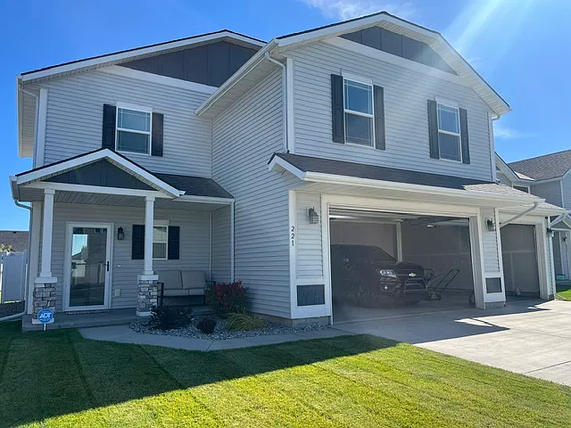 3 bed, 2.5 bath, 1850 sqft, $2,300 — Photo 2