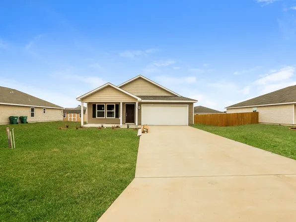 100 Cora Rd, Defuniak Springs, FL 32433