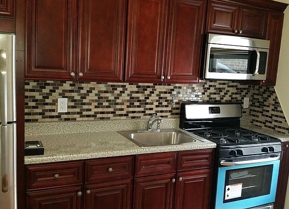 3rd image of 10731 Metropolitan Ave #1